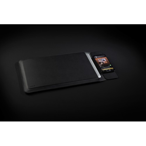 Swiss Peak 15W magnetic charging laptop sleeve 14-15,6"
