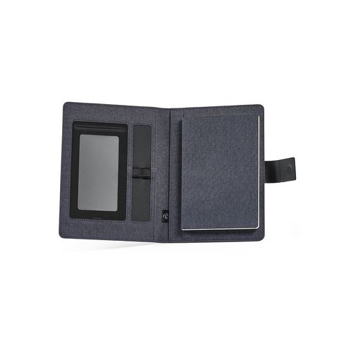 Cartella A5 Tolstoy in rPET. 64 fogli FSC e chiusura in rPU