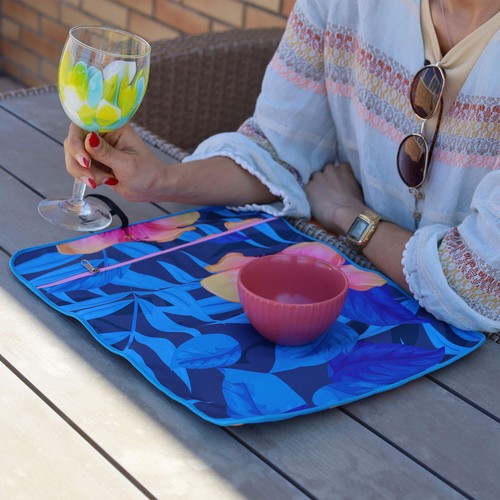 TABLE BASE WITH CUSTOMIZABLE RPET CUTLERY BAG TABLE BASE WITH CUSTOMIZABLE RPET CUTLERY BAG