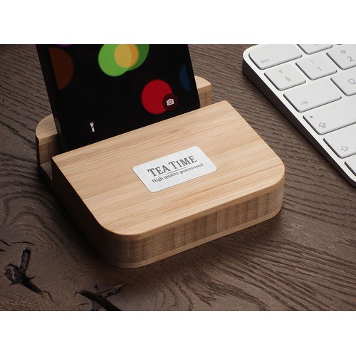 Drewniana podstawka pod telefon