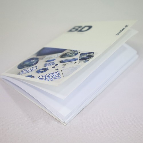 Fully recycled A6 notebook with customizable stitching. Fully recycled A6 notebook with customizable stitching.