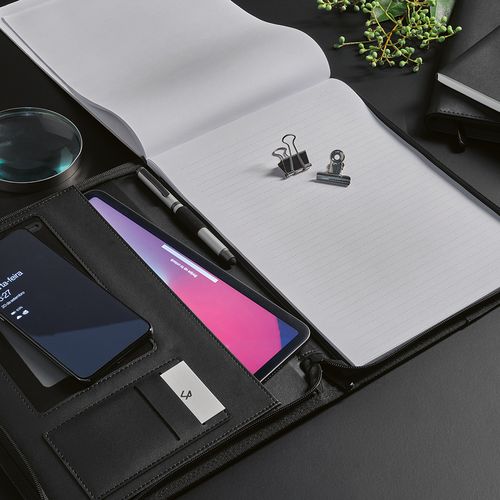 Cartella A4 Orwell in rPU. 64 fogli FSC e chiusura con zip