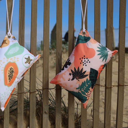 CUSTOMIZABLE WATERPROOF BEACH CUSHION