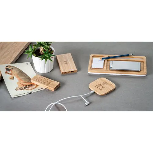 FITCH. Power bank 5.000 mAh with 5W wireless charger in bamboo FITCH. Power bank 5.000 mAh with 5W wireless charger in bamboo