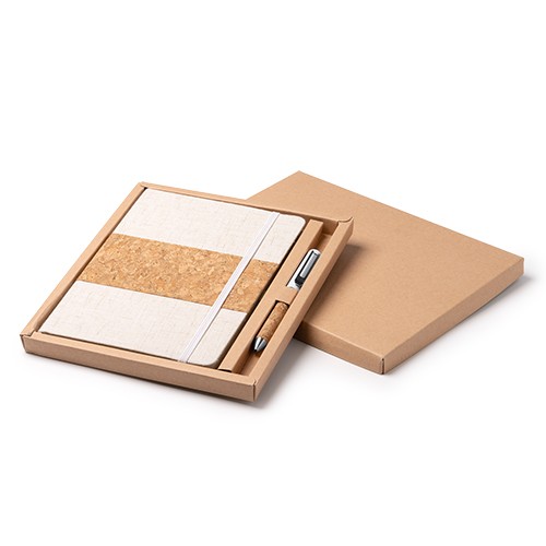 Notebook and pen set provided in a kraft cardboard Amália Notebook and pen set provided in a kraft cardboard Amália