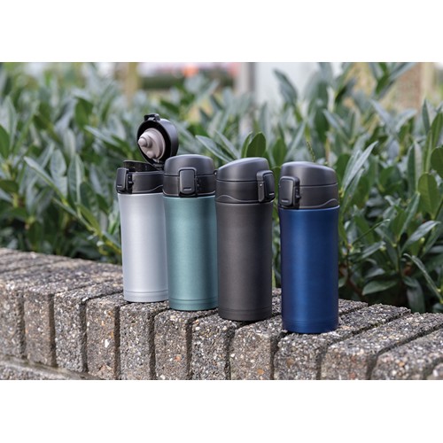 Metallic easy lock vacuum mug