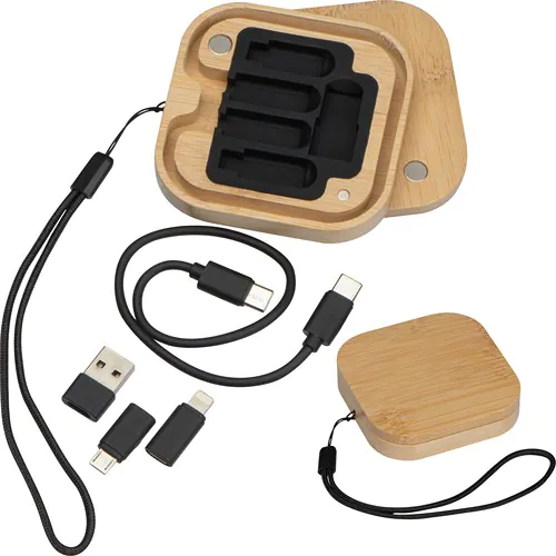 Juego de cables y adaptadores en una caja de bambú Juego de cables y adaptadores en una caja de bambú