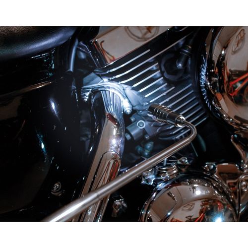 NOBEND. Wysuwana metalowa latarka