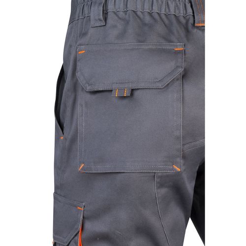 VL HEMERA. Two-tone, multi-pocket stretch Bermuda shorts (240g/m²), in cotton (46%), EME (38%) and polyester (16%) VL HEMERA. Two-tone, multi-pocket stretch Bermuda shorts (240g/m²), in cotton (46%), EME (38%) and polyester (16%)