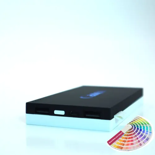 Modèle PB-102 8000 mAh Blanc/Noir lisse (brillant) Modèle PB-102 8000 mAh Blanc/Noir lisse (brillant)