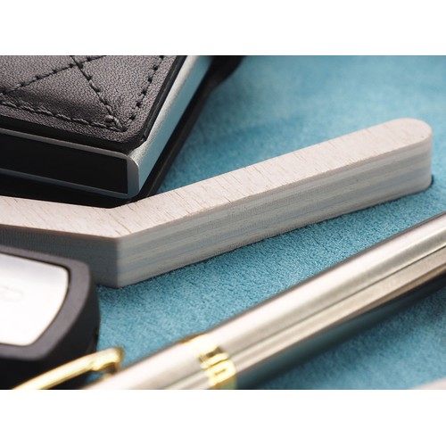 Drewniany organizer na biurko