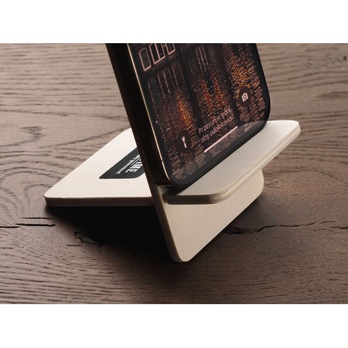 Drewniana podstawka pod telefon