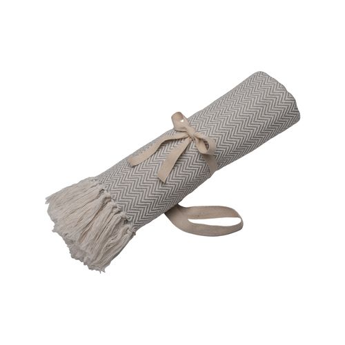 Couverture à franges fabriquée à partir de matériaux 100 % recyclés Couverture à franges fabriquée à partir de matériaux 100 % recyclés