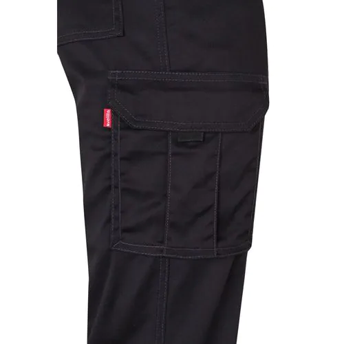VL LUGH. Pantaloni elasticizzati con diverse tasche (240g/m²), in cotone (46%), EME (38%) e poliestere (16%) VL LUGH. Pantaloni elasticizzati con diverse tasche (240g/m²), in cotone (46%), EME (38%) e poliestere (16%)