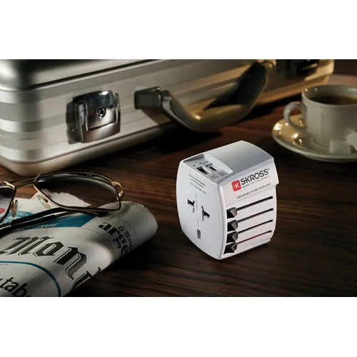 SKROSS MUV 2-polige wereldreisadapter met USB A en C SKROSS MUV 2-polige wereldreisadapter met USB A en C