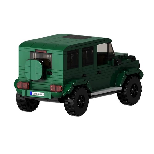 Customized toy brick model with 500 bricks