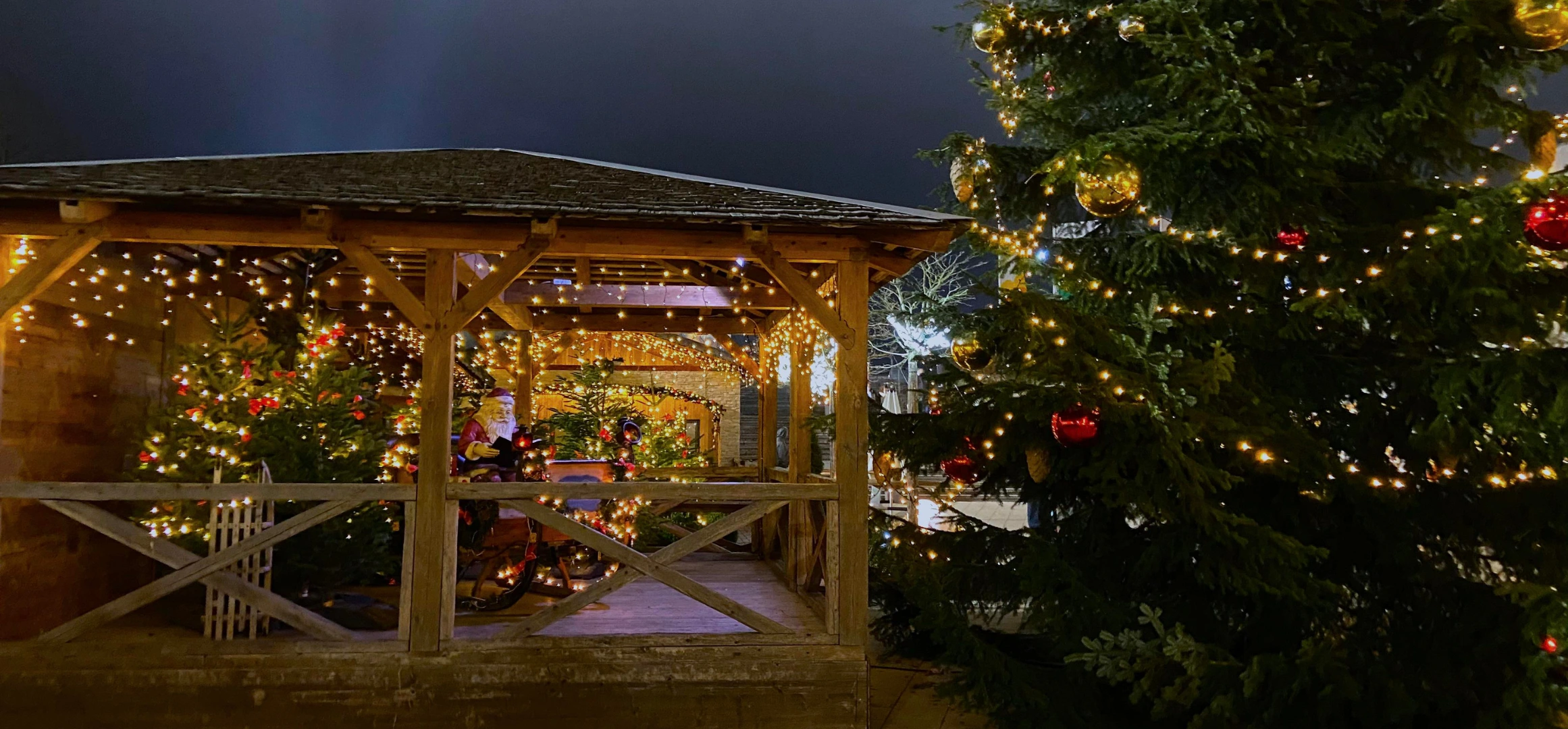 weihnachts-werbeartikel-banner-weihnachtsmarkt-stimmung-nacht