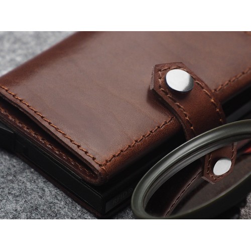 RFID wallet with AirTag pocket