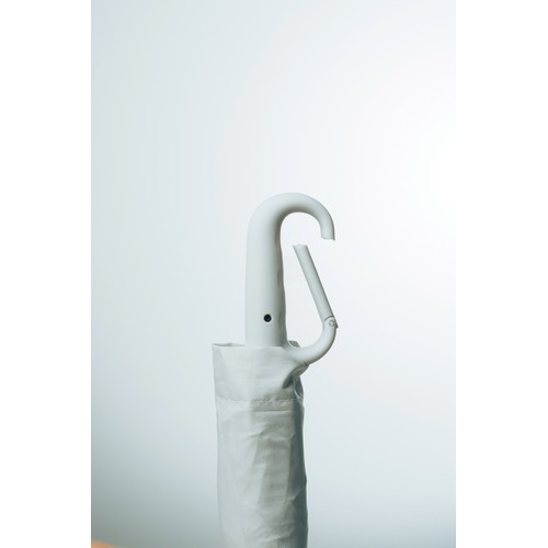 Yara 21" AWARE™ RPET solid colour umbrella with carabiner Yara 21" AWARE™ RPET solid colour umbrella with carabiner