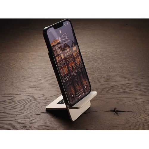 Drewniana podstawka pod telefon