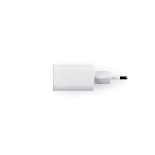 WEGENER. Power adapter with USB-A port 18W and USB-C 20W in recycled ABS (100% rABS) WEGENER. Power adapter with USB-A port 18W and USB-C 20W in recycled ABS (100% rABS)