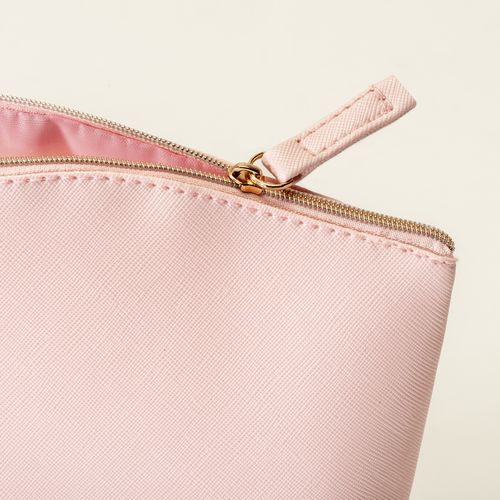 Multipurpose PU fine grain saffiano beauty case. Zipper closure and inner lining Multipurpose PU fine grain saffiano beauty case. Zipper closure and inner lining