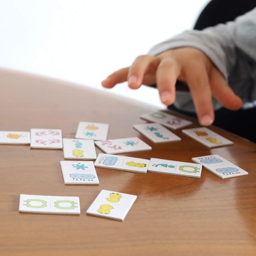 DOMINOES ON CARDBOARD 28 PIECES WITH CUSTOMIZABLE PACKAGING DOMINOES ON CARDBOARD 28 PIECES WITH CUSTOMIZABLE PACKAGING