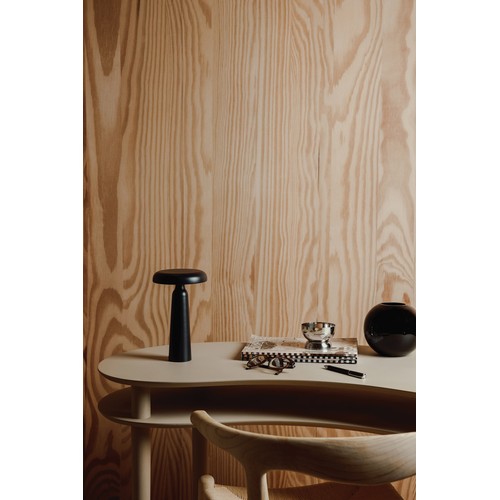 VINGA Avery RCS table lamp