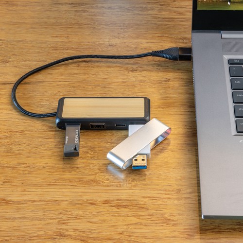 Hub USB doppio input Link in plastica e bambù riciclati