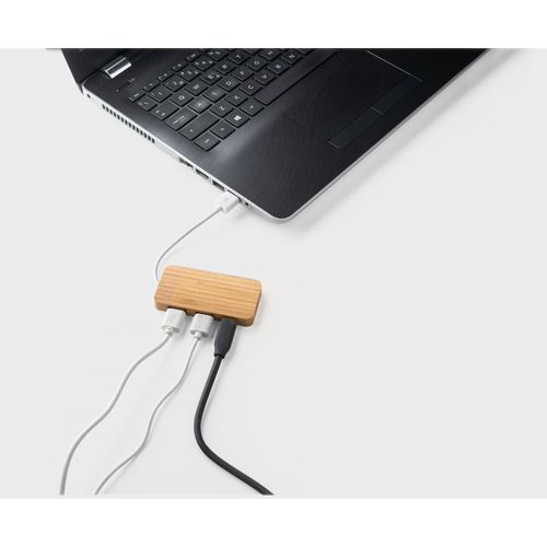 MOSER. HUB con 2 porte USB-A e 1 USB-C in bambù MOSER. HUB con 2 porte USB-A e 1 USB-C in bambù
