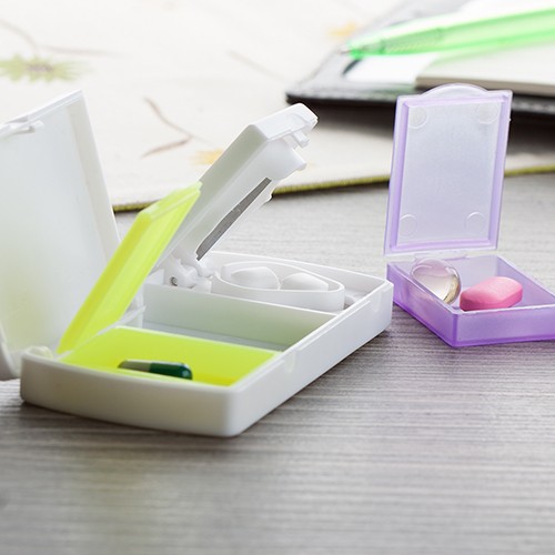White pill organizer Mariche