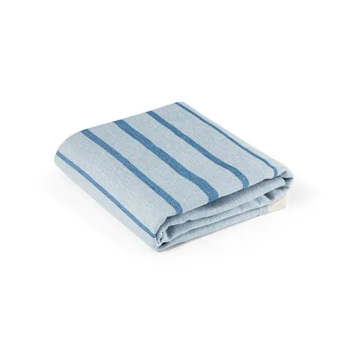 CAPLAN. Serviette multifonctionnelle (260 g/m²) composée de coton léger et résistant (90%) et de coton recyclé (10%) CAPLAN. Serviette multifonctionnelle (260 g/m²) composée de coton léger et résistant (90%) et de coton recyclé (10%)