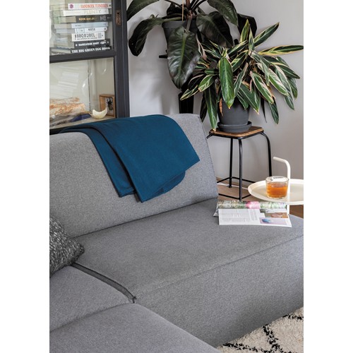 Fleece blanket in pouch