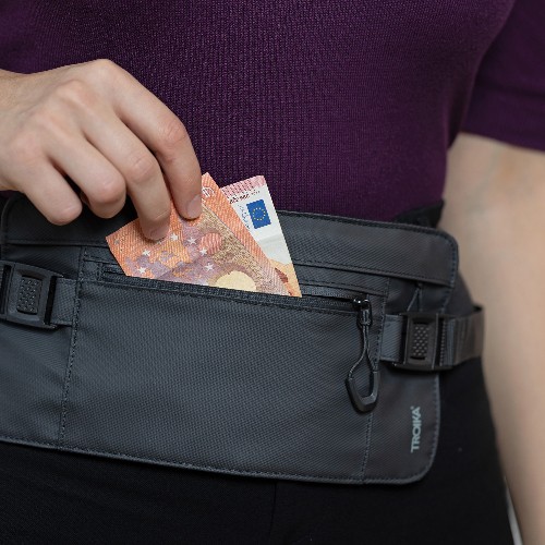 Riñonera Negra TROIKA BLACK BELT BAG