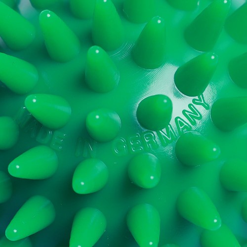 Balle de massage hérisson avec gaufrage rectangulaire (78 mm, couleur personnalisée), "Made in Germany"