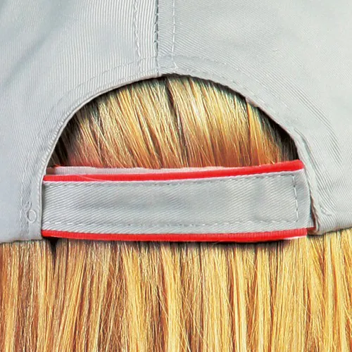 6 PANELS CAP IN 65% POLYESTER - 35% COTTON 6 PANELS CAP IN 65% POLYESTER - 35% COTTON