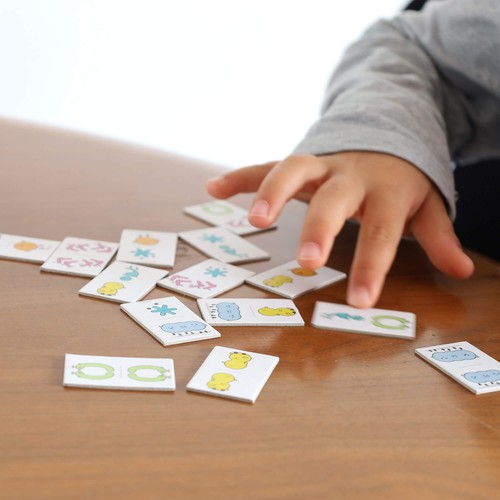 DOMINOES ON CARDBOARD 28 PIECES WITH CUSTOMIZABLE PACKAGING DOMINOES ON CARDBOARD 28 PIECES WITH CUSTOMIZABLE PACKAGING