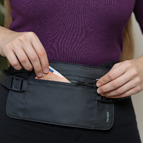 Riñonera Negra TROIKA BLACK BELT BAG Riñonera Negra TROIKA BLACK BELT BAG