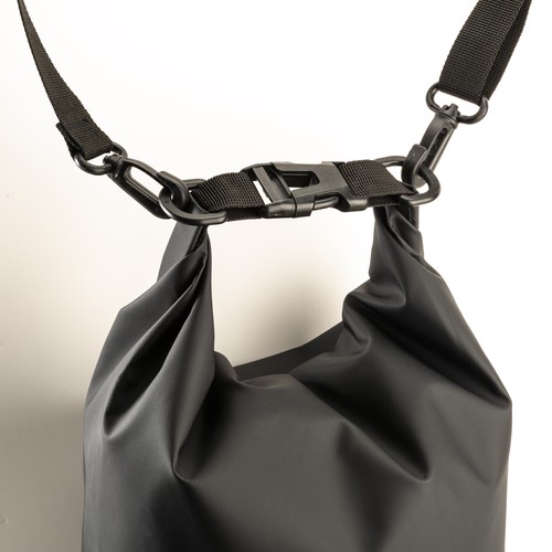 Borsa a tracolla waterproof in tarpaulin con tracolla regolabile