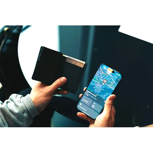 Porte cartes avec géolocalisation en polyester RCS Seekcard Porte cartes avec géolocalisation en polyester RCS Seekcard