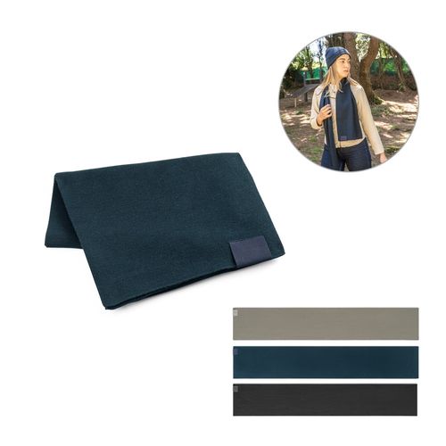 SERENITY. Écharpe en polyester recyclé (100% rPET) avec détail cousu pour la personnalisation SERENITY. Écharpe en polyester recyclé (100% rPET) avec détail cousu pour la personnalisation