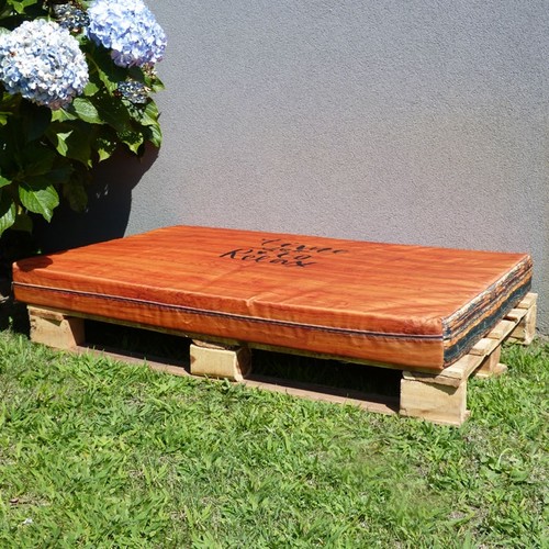 SEAT FOR PALLET SOFA WITH CUSTOMIZABLE 10CM FOAM