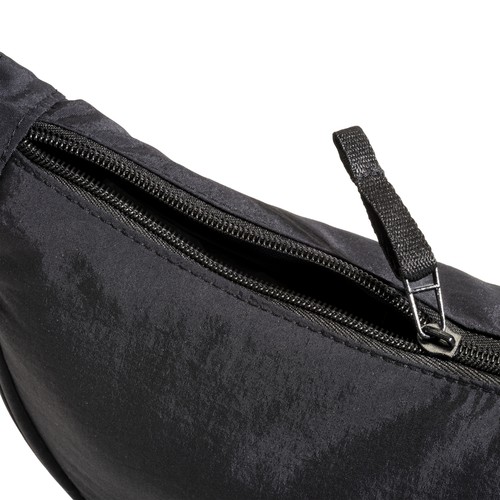 Borsa rotonda  in nylon con tracolla regolabile, chiusura con zip