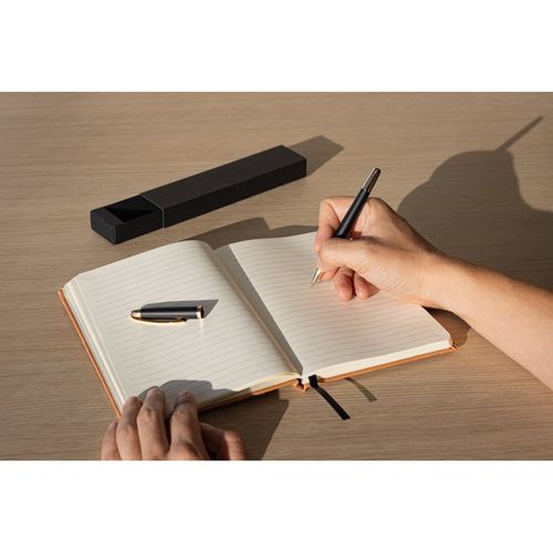 EZEKIEL ROLLER. Metalen roller met gouden accenten EZEKIEL ROLLER. Metalen roller met gouden accenten