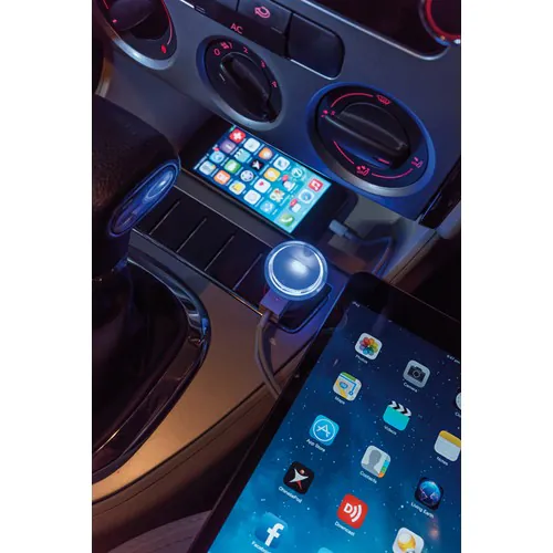 Caricatore a due uscite per auto Caricatore a due uscite per auto