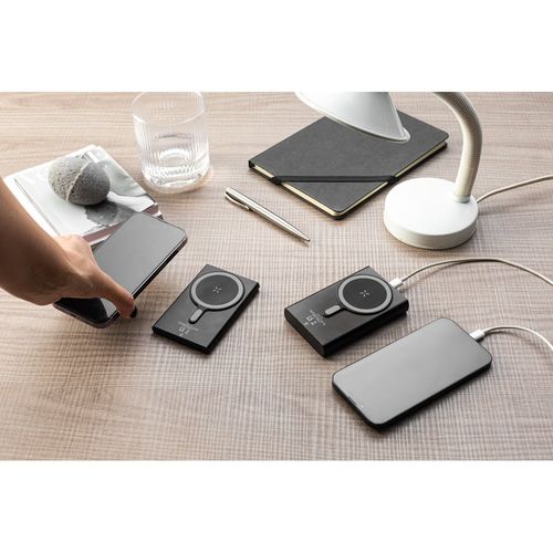 WRIGHT 10. Magnetic power bank with super-fast charging in recycled aluminum and recycled ABS 10'000 mAh WRIGHT 10. Magnetic power bank with super-fast charging in recycled aluminum and recycled ABS 10'000 mAh