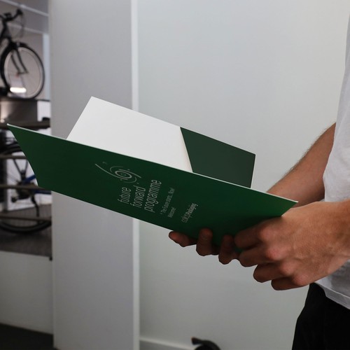 COUVERTURE DE DOSSIER A4 À RABAT PERSONNALISABLE COUVERTURE DE DOSSIER A4 À RABAT PERSONNALISABLE