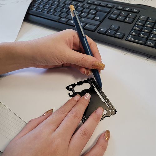 TARJETA HERRAMIENTA MULTIFUNCIÓN DE ACERO INOXIDABLE TARJETA HERRAMIENTA MULTIFUNCIÓN DE ACERO INOXIDABLE