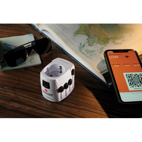 SKROSS Pro 3-Pole World Travel Adapter SKROSS Pro 3-Pole World Travel Adapter