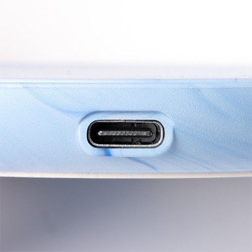 Base di ricarica wireless . Potenza 15W. Fornita i Adriane Base di ricarica wireless . Potenza 15W. Fornita i Adriane